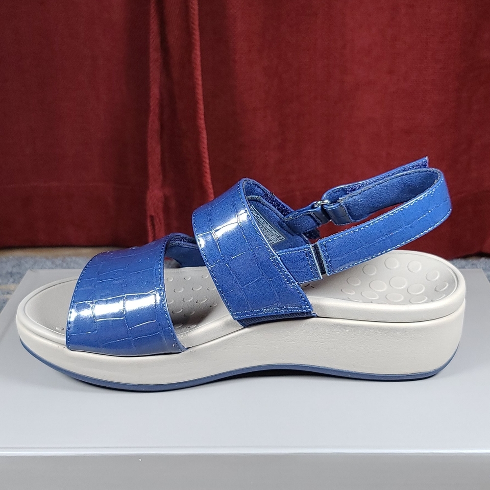 Vionic Roma Platform Sandals - Picture 2 of 5